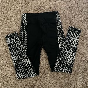 VS Black and White Workout Leggings EUC